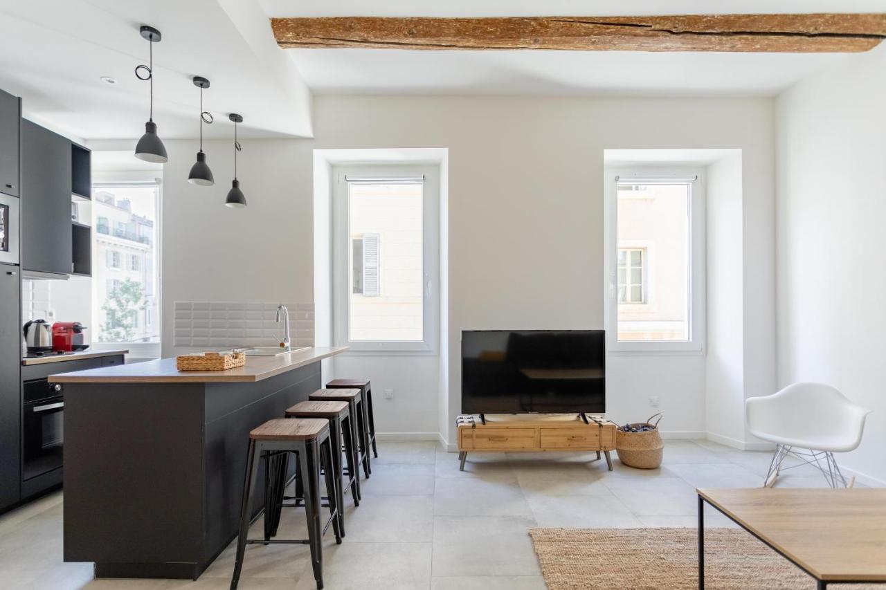 Les Pieds Dans Le Vieux Port Apartment *